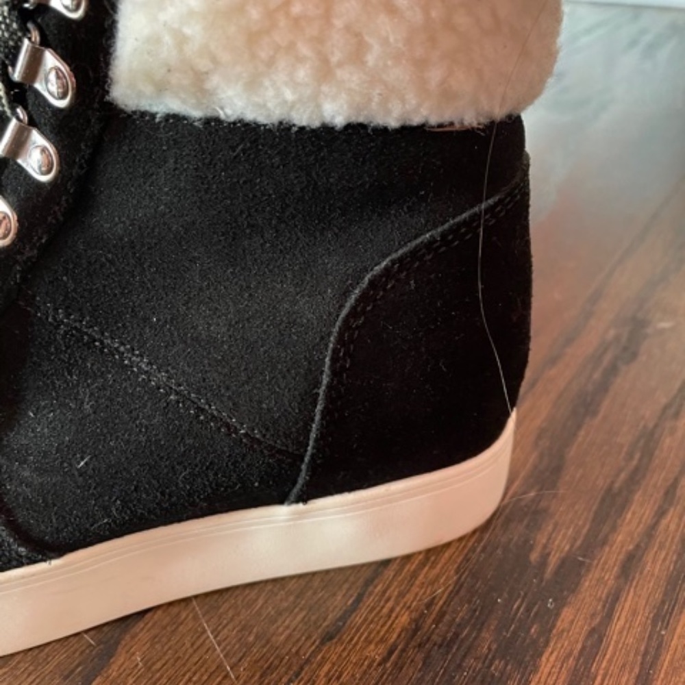Shoes - Picture 2 of 2